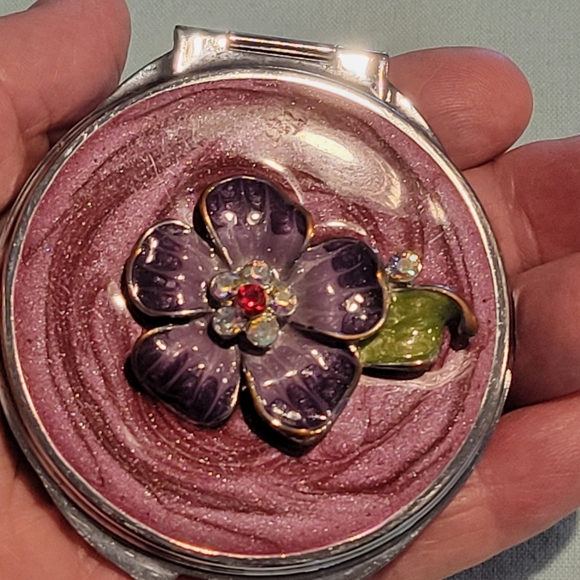 Vintage Enameled  Flower Compact Mirror - Picture 3 of 8